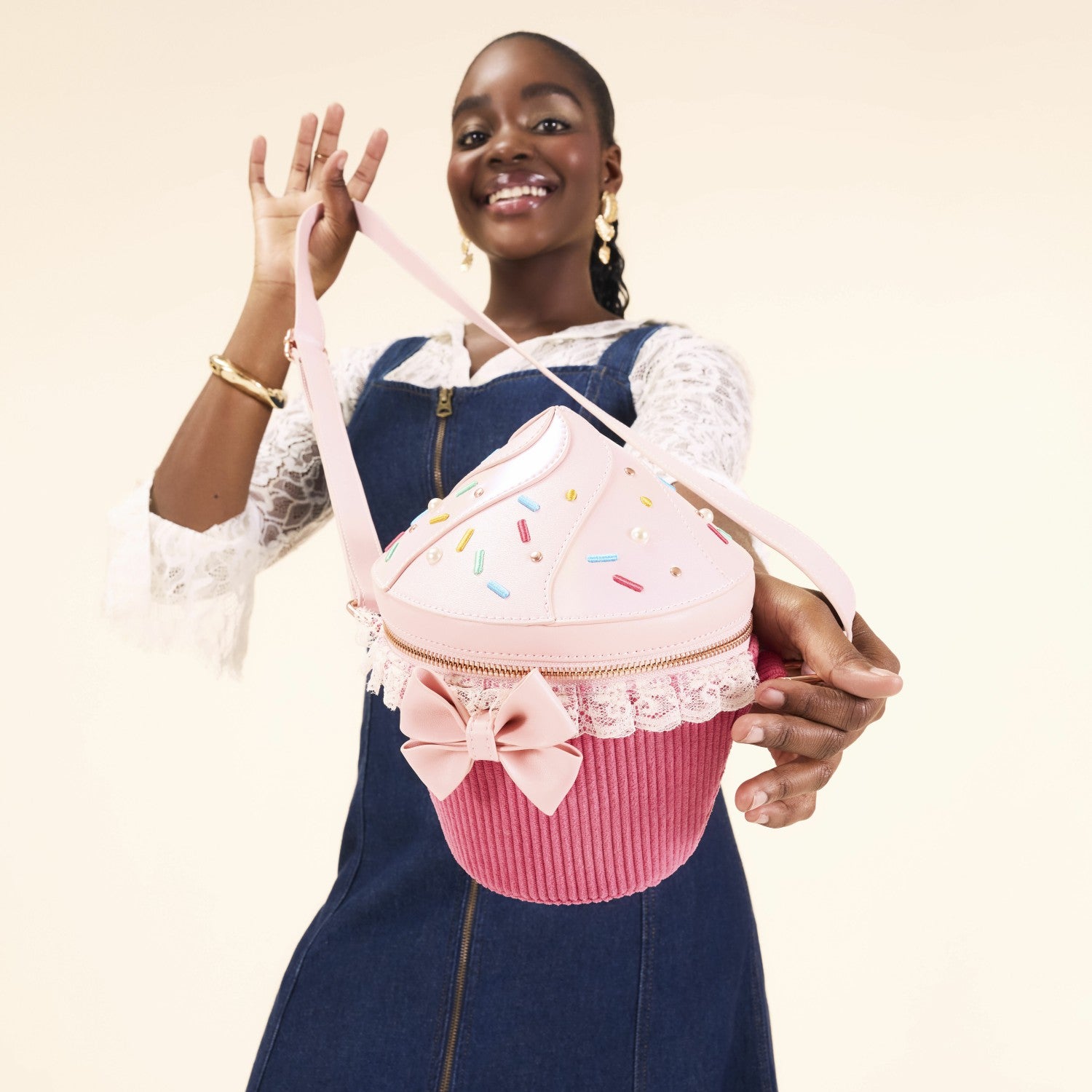 Loungefly Loungefly Figural Cupcake Crossbody Bag